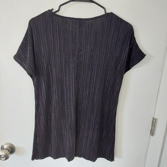 14th & Union Black Top - Picture 2 of 7